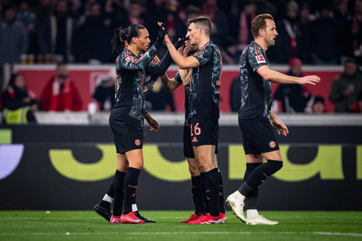 包含拜仁慕尼黑主场横扫汉堡，豪取三分的词条