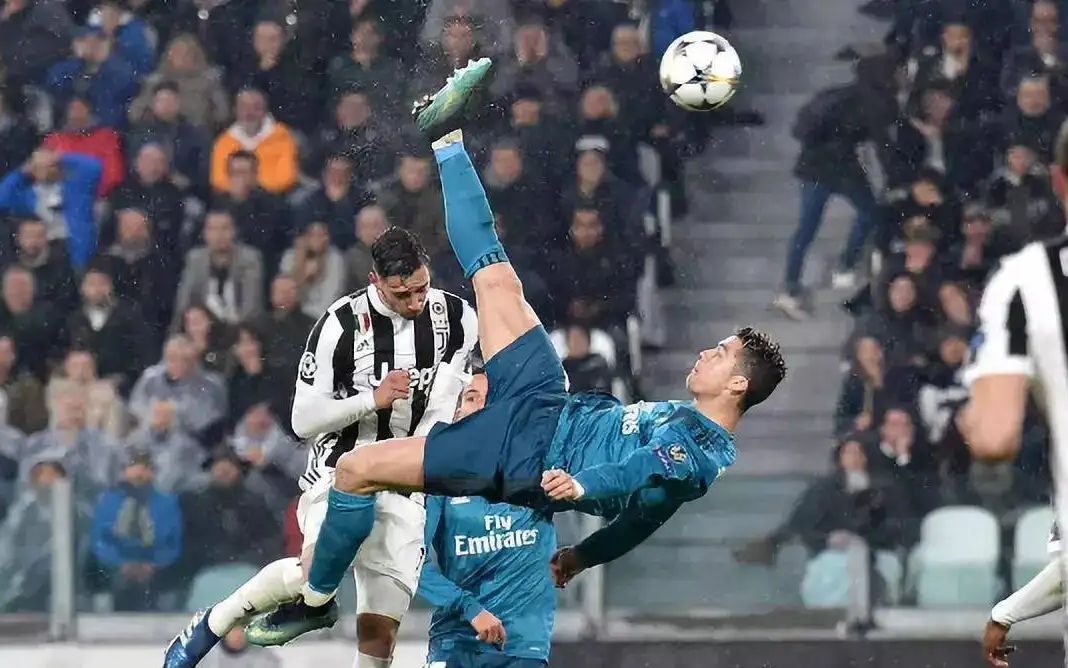 精准射门!欧洲联赛球员展现绝技 精准射门!欧洲联赛球员展现绝技