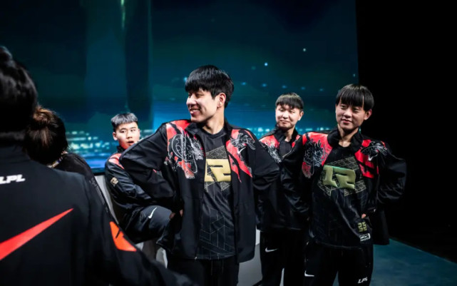 杏彩体育地址-埃瓦尔主教练调整打法，为接下来造威胁的简单介绍