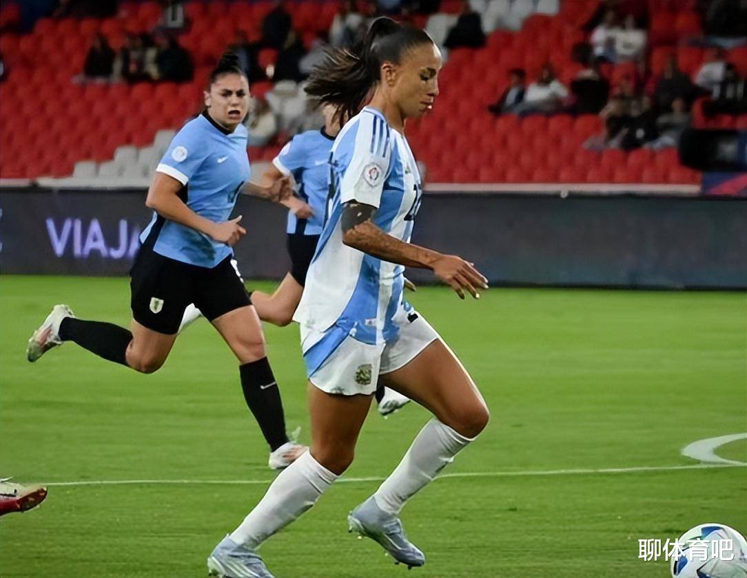 杏彩体育登录-巴拉圭女足在比赛中力克对手