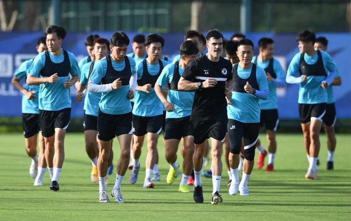 球队备战训练严格,力求在下一场比赛中取胜的简单介绍 球队备战训练严格,力求在下一场比赛中取胜的简单介绍