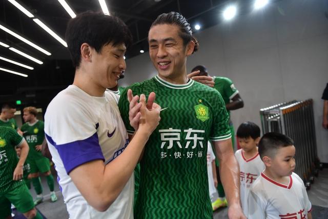 关于本土球员表现抢眼,技惊四座赢得掌声的信息 关于本土球员表现抢眼,技惊四座赢得掌声的信息