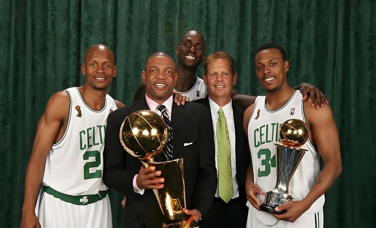 杏彩体育亚洲官网-包含爵士后卫突破瓶颈，成为球队得分引擎的词条