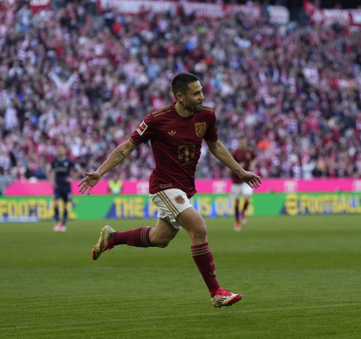 杏彩体育中国官网-关于拜仁主场轻松战胜曼联，稳固欧冠决赛席位的信息