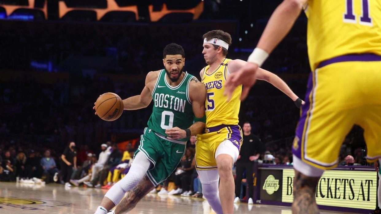 杏彩体育直播-关于湖人苦战绿军，詹姆斯全场高产的信息