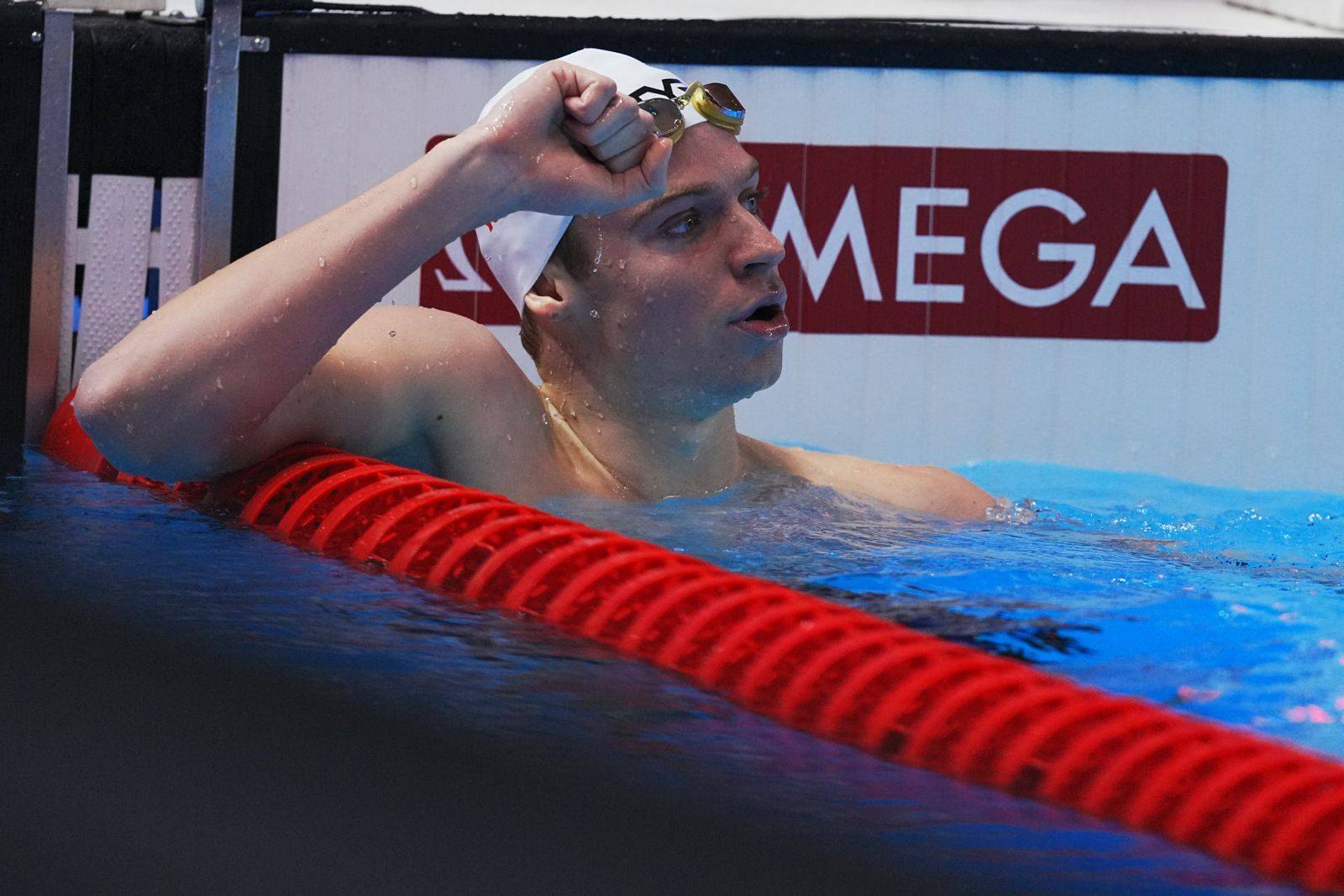 俄罗斯女子游泳运动员刷新全国纪录 俄罗斯女子游泳运动员刷新全国纪录