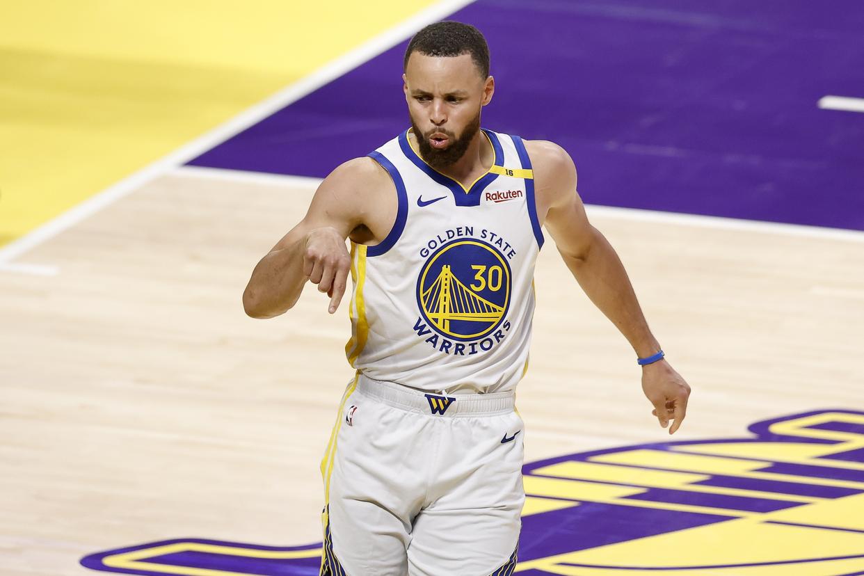 杏彩体育官网-库里赛季平均场均16分8次助攻，生涯首次近乎两双的简单介绍