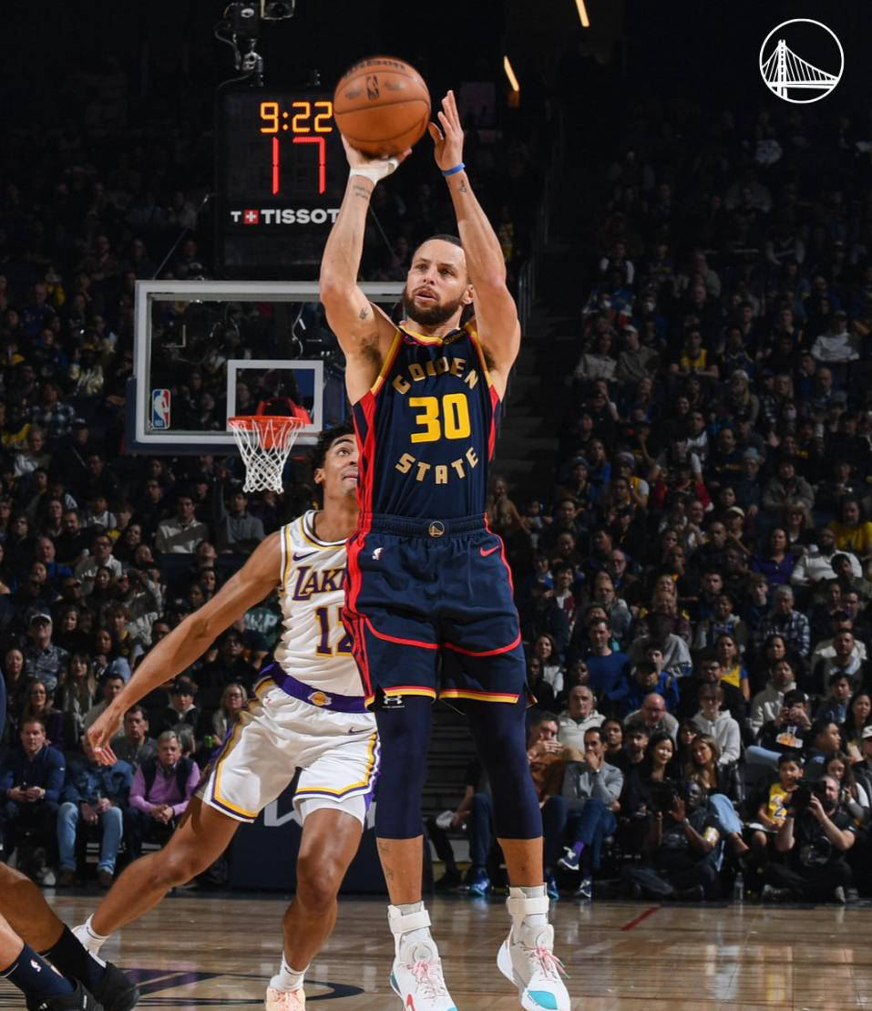 库里赛季平均场均16分8次助攻,生涯首次近乎两双的简单介绍 库里赛季平均场均16分8次助攻,生涯首次近乎两双的简单介绍