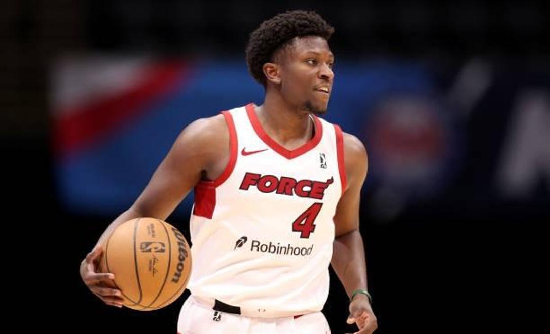 热火宣布签下新秀控卫,备战新赛季 热火宣布签下新秀控卫,备战新赛季